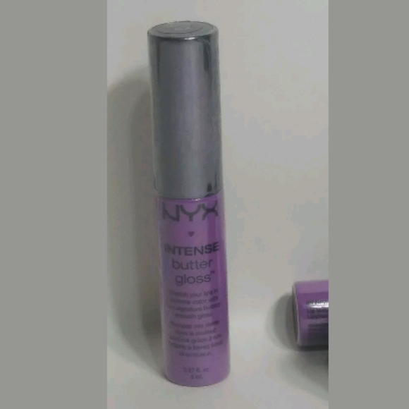 NYX Professional Makeup Intense Butter Gloss Berry - Picture 3 of 4